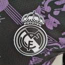 Camisa Real Madrid Clássico 22/23 Jogador Adidas Masculina - Preta e Roxa