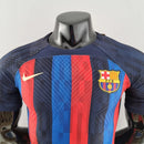 Camisa Barcelona Home 22/23 Jogador  Masculina - Azul Marinho, Azul Royal e Vermelho