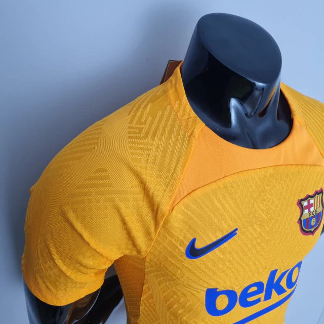 Camisa Barcelona Treino 22/23 Jogador Nike Masculina - Laranja