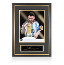 Placa oficial Assinada e porta-retratos da Copa do Mundo da FIFA de Lionel Messi: Vencedor de 2022